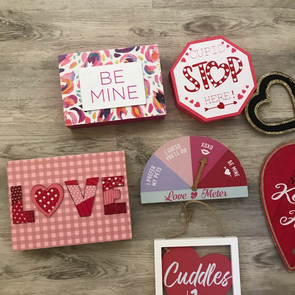 Valentine's Day Decorative Signs - Picture 2 of 4